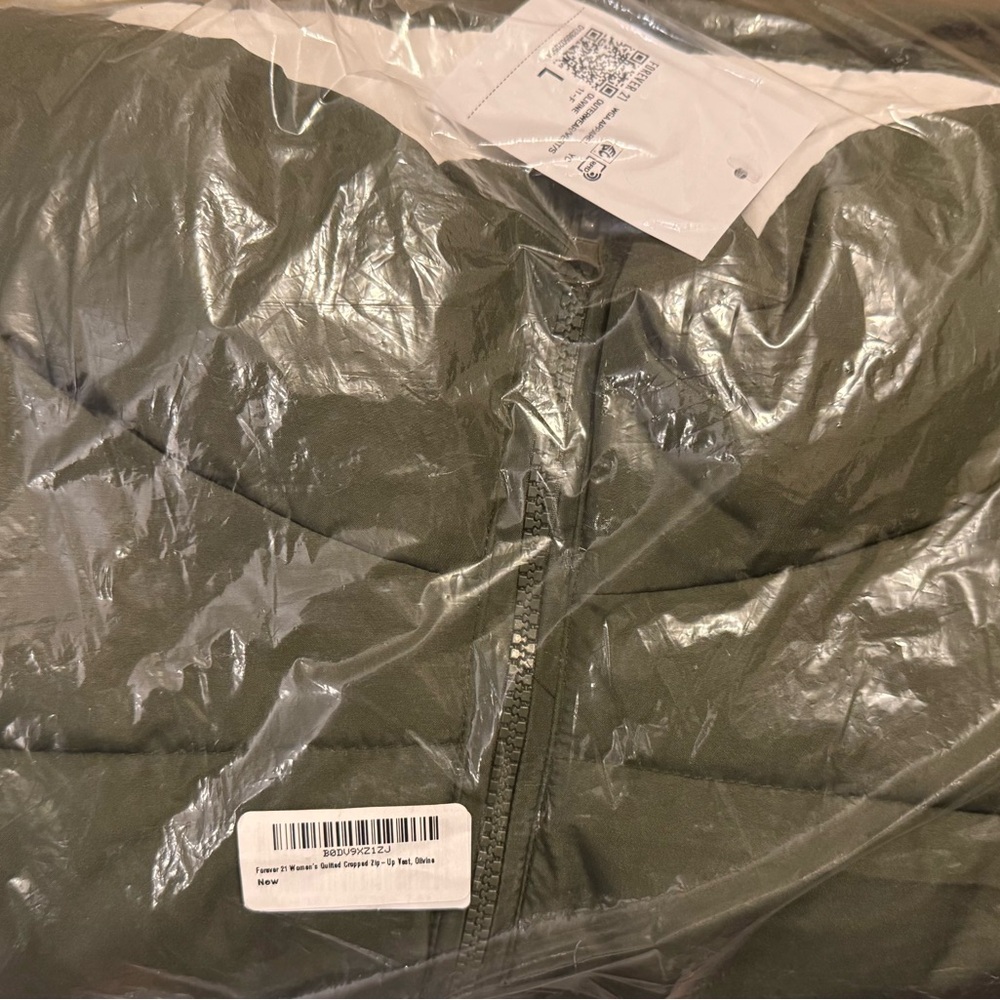 Forever 21 Women's Large Olive, Cropped Hem, Quilted, Funnel Neck, Zip-up Vest. - Picture 7 of 7